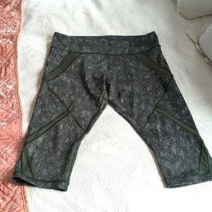 Lululemon tropical capri